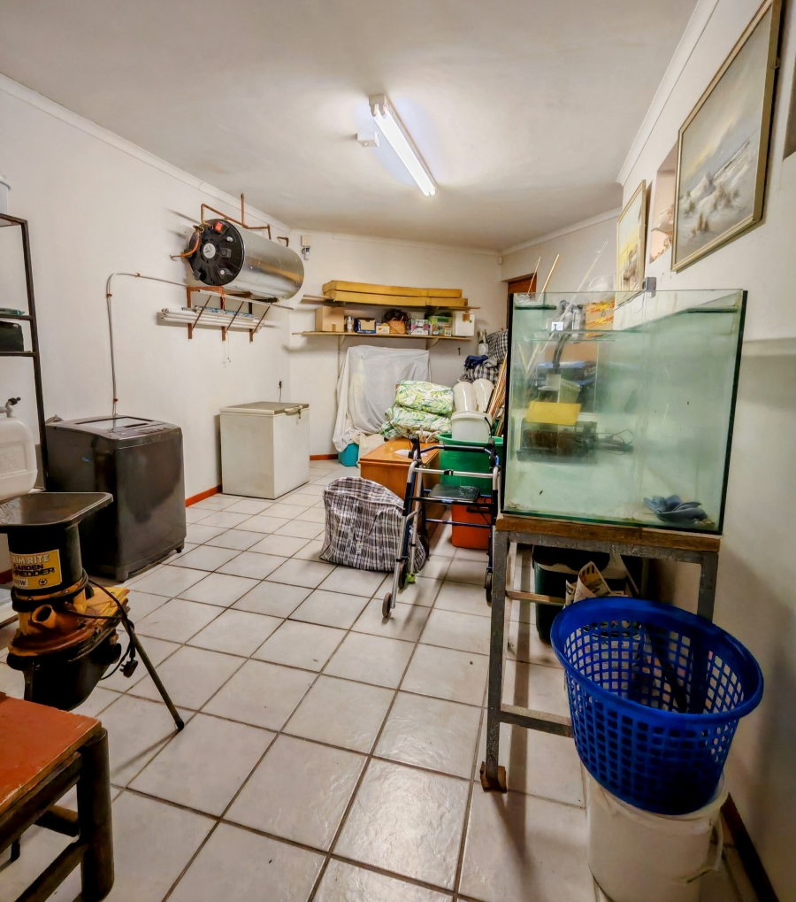 4 Bedroom Property for Sale in De Kelders Western Cape